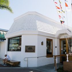 Ocean to table seafood in Lido Marina Village featuring freshly caught fish and bold coastal flavors at Bear Flag Fish Company in Newport Be