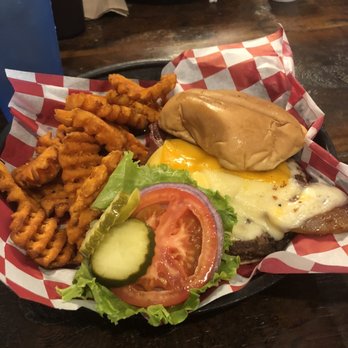 Flat Creek Restaurant - 3 cheese trio and bacon burger - Seafood Near Me - Cape Fair, Missouri