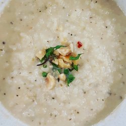 Bottega B - Vegan cauliflower and pear soup with hazelnuts