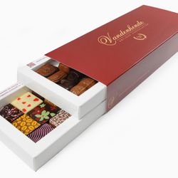 Chocolatier Vandenhende - Boite assortiment de 50 pralines à 2 étages.