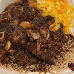 Taste Jamaica - Top view of he Oxtail plate