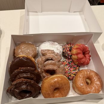 Stan's Donut Shop - Donuts Near Me - Santa Clara, California