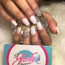 D’Shanty Dominican Hair Studio - Si quieres lucir unas manos así delicadas tienes que visitarnos