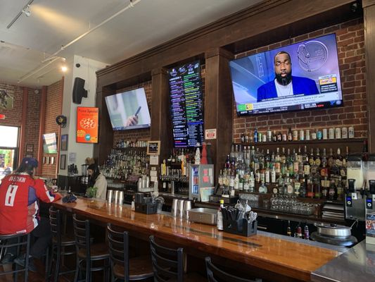 Cali's Sports Bar & Kitchen by null