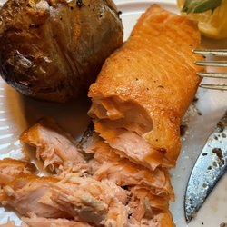 Le Maschou - Dry, overcooked salmon