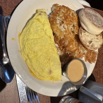 Hatch'd - Ham and egg omelet - Breakfast & Brunch Near Me - St. Louis, Missouri Hatch'd - Ham and egg omelet - Breakfast & Brunch Near Me - St. Louis, Missouri