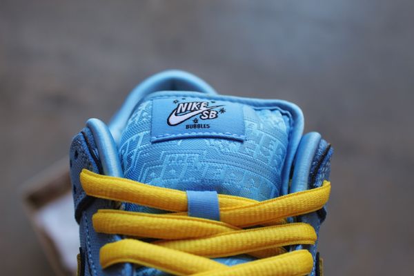 Silhouette Sneakers & Art by null