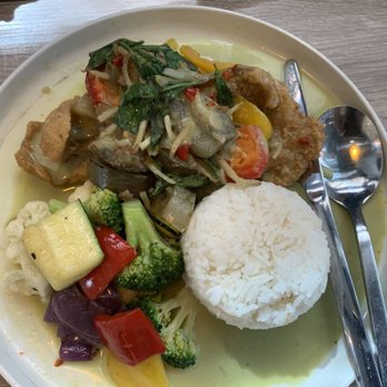 Kin Dee - Green Curry with fried Catfish - Thai Near Me - Seattle, Washington Kin Dee - Green Curry with fried Catfish - Thai Near Me - Seattle, Washington
