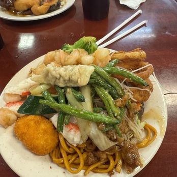 Four Seas Super Buffet - Dumpling, garlic green beans, crab ball, noodles, over cooked mussels, onion rings, seafood medley and salt and pepper shrimp and broccoli - Buffets Near Me - Brainerd, Minnesota