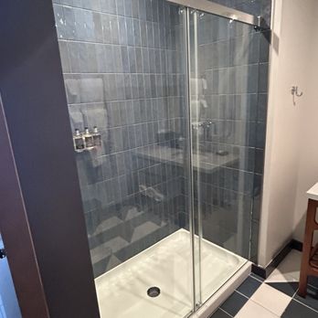 Origin Kansas City Riverfront - Room bathroom - Hotels Near Me - Kansas City, Missouri