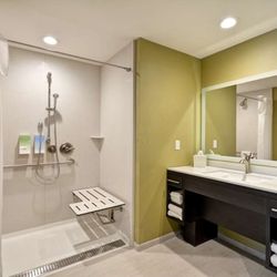 Home2 Suites by Hilton Hanford Lemoore - Guest room bath