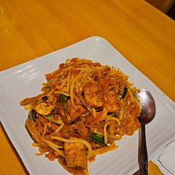 Orchid Thai - Pad thai with tofu