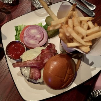The Citizen - Sirloin burger - Gastropubs Near Me - Boston, Massachusetts