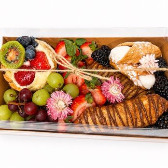 Snow’s Dirty Soda Bar - Sweet charcuterie board - Bartenders Near Me Snow’s Dirty Soda Bar - Sweet charcuterie board - Bartenders Near Me