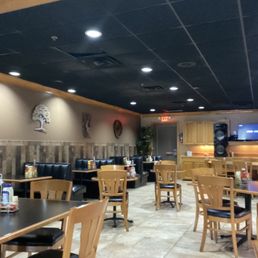 The empty restaurant. Dunno why we had to wait so long for the food.