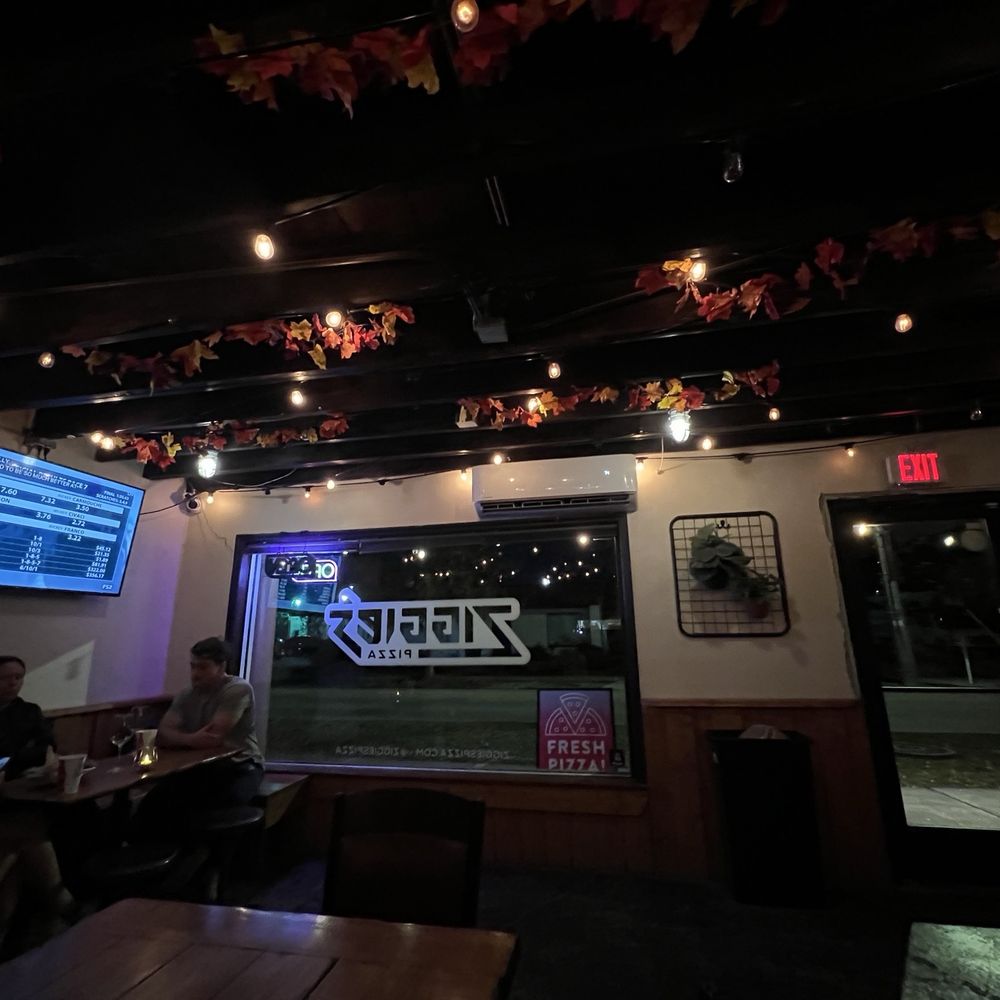 Ziggie's Pizza - Intimate setting with quaint surroundings - Pizza Near Me - Orlando, Florida Ziggie's Pizza - Intimate setting with quaint surroundings - Pizza Near Me - Orlando, Florida