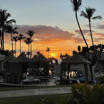 NICKS FISHMARKET - Sunset seating at Nick's - Seafood Near Me - Kihei, Hawaii