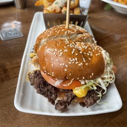 Smash burger with garlic fries. Not really a smash burger but indeed a burger Smash burger with garlic fries. Not really a smash burger but indeed a burger