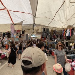 Alaçatı Pazarı - Clothing sales