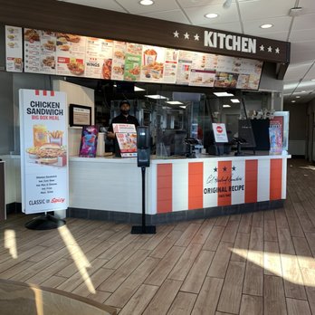KFC - Dining room - Fast Food Near Me - Lockeford, California
