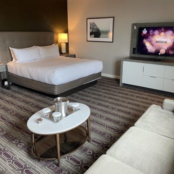 Hilton Harrisburg - Room 1411 - King Room Deluxe w/sofa bed - Hotels Near Me - Harrisburg, Pennsylvania Hilton Harrisburg - Room 1411 - King Room Deluxe w/sofa bed - Hotels Near Me - Harrisburg, Pennsylvania