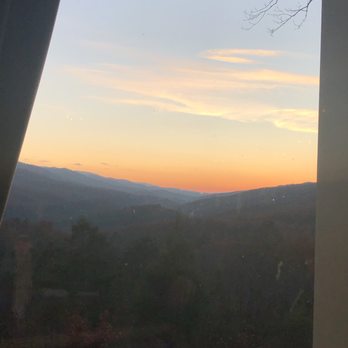 Herdon J Evans Lodge - Beautiful sunset - Parks Near Me - Pineville, Kentucky Herdon J Evans Lodge - Beautiful sunset - Parks Near Me - Pineville, Kentucky