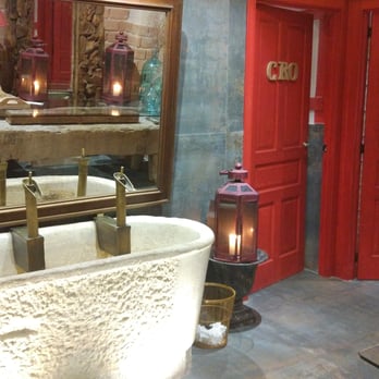 La Caja - El baño más bonito de Madrid - Spanish Near Me - Madrid, M