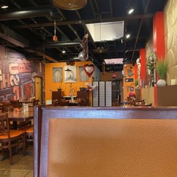 Mazaya Cafe - Dining decor