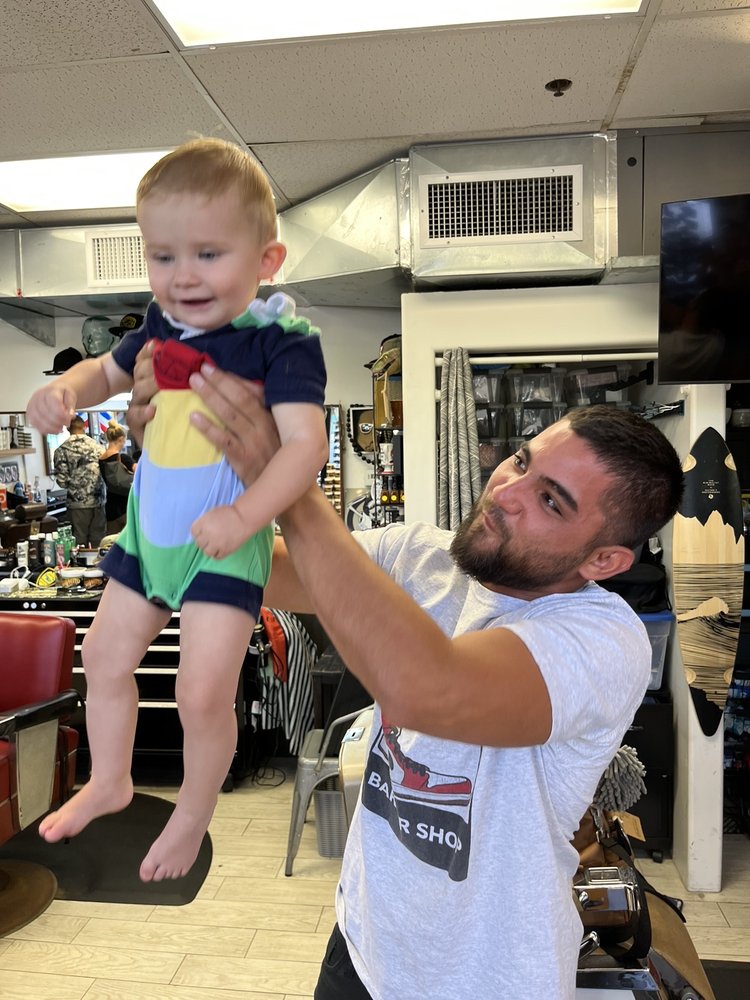 Maui Barber Shop Logo