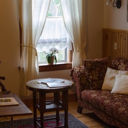 Haus Treuburg Country Inn & Cottages - The sitting room in the Suite Room