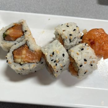 Komodo Loco - Spicy salmon roll - hot diggitty good! - Sushi Bars Near Me - Denton, Texas Komodo Loco - Spicy salmon roll - hot diggitty good! - Sushi Bars Near Me - Denton, Texas