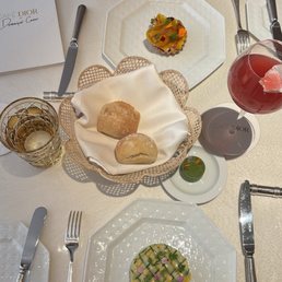 Montaigne Garden and Drapé Tart