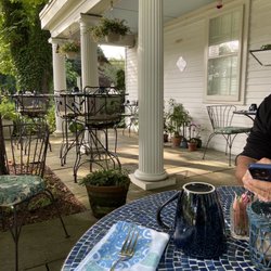 Old Manse Inn - Breakfast on the veranda! Bedroom we stayed in