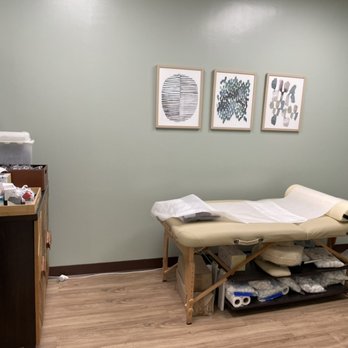 Nathan Tseng - KAI Chinese Medicine - Kai Traditional Chinese Medicine Clinic treatment room. - Acupuncture Near Me - Honolulu, Hawaii Nathan Tseng - KAI Chinese Medicine - Kai Traditional Chinese Medicine Clinic treatment room. - Acupuncture Near Me - Honolulu, Hawaii