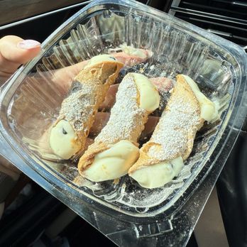 Eleon Pizza & Pastry - Mini cannolis- don't skip these!! - Pizza Near Me - Jacksonville, Florida
