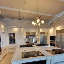 Plugs Appliance Center - Plugs West Ashley Showroom