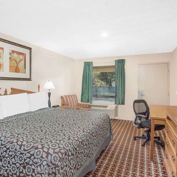 Days Inn by Wyndham Attalla - Guest room - Hotels Near Me - Attalla, Alabama Days Inn by Wyndham Attalla - Guest room - Hotels Near Me - Attalla, Alabama