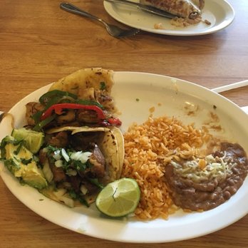 Maya's Cafe - Fish and carnitas taco plate - Latin American Near Me - San Jose, California