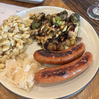Künstler Brewing - Wurst platter with Brussel sprouts and Spätzle - Brewpubs Near Me - San Antonio, Texas Künstler Brewing - Wurst platter with Brussel sprouts and Spätzle - Brewpubs Near Me - San Antonio, Texas