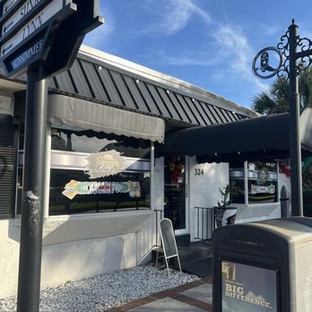 Queens & King mexican kitchen - Outside on corner of Broadway St. - New Mexican Cuisine Near Me - Kissimmee, Florida