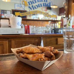 Indian Mound Café - Wings at the bar.