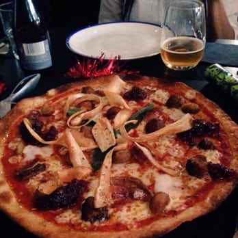 Fire Station - Christmas pizza - Pubs Near Me - London, XGL