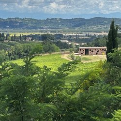 Podere La Chiesa - View of the winery from Casanova route.