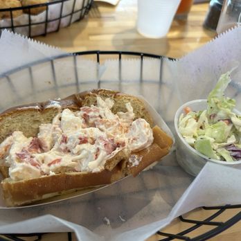 New England Fishmongers - Delicious lobster roll! - Seafood Markets Near Me - Kittery, Maine New England Fishmongers - Delicious lobster roll! - Seafood Markets Near Me - Kittery, Maine