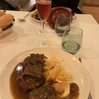 Bassko Restaurant - Beef tail with chips/crisps and mashed potato - Basque Near Me - Bilbo, BI