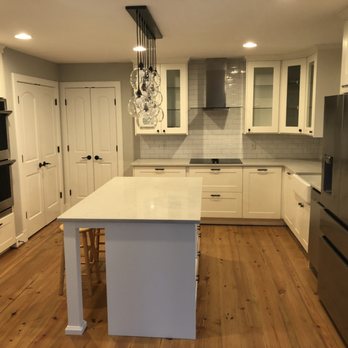 Genna's Construction - a kitchen with a large island - General Contractors Near Me Genna's Construction - a kitchen with a large island - General Contractors Near Me