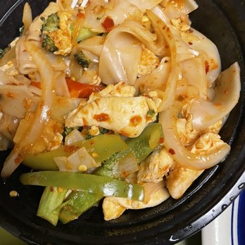 BANGKOK Thai & Sushi Restaurant - Drunken Noodles - Sushi Bars Near Me - Algonquin, Illinois