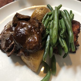 Mount Gambier Hotel - Roast beef - Hotels Near Me - Mount Gambier, SA