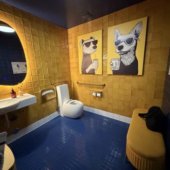 Onescape Coffee - Bathroom - Coffee & Tea Near Me - Los Angeles, California