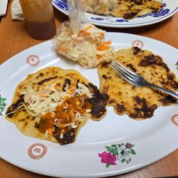 Pupuseria Doña Mary Salvadoreña - Revueltas Pupusa
